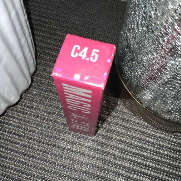 Jeffree Star concealer C4.5 NEW - Picture 3 of 5